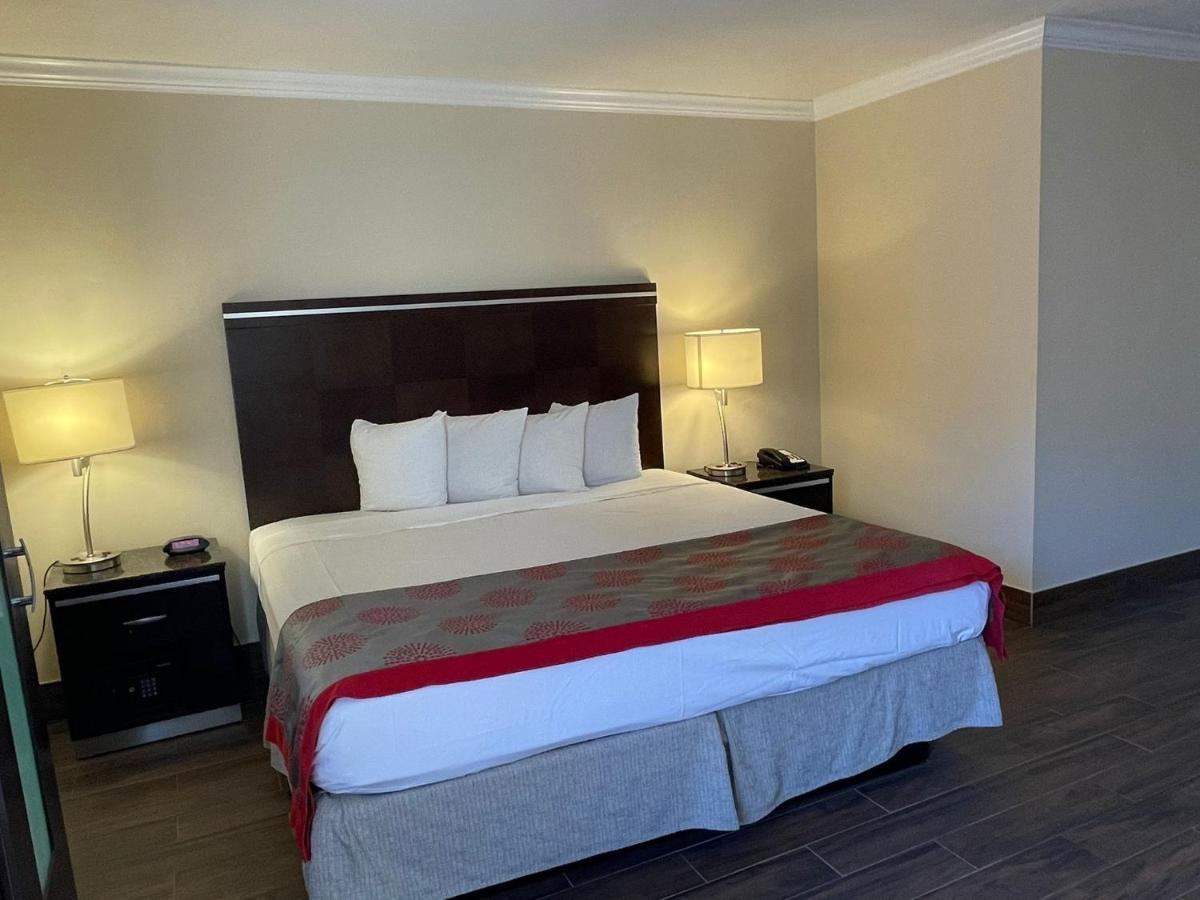 Ramada By Wyndham San Diego Poway Miramar Buitenkant foto