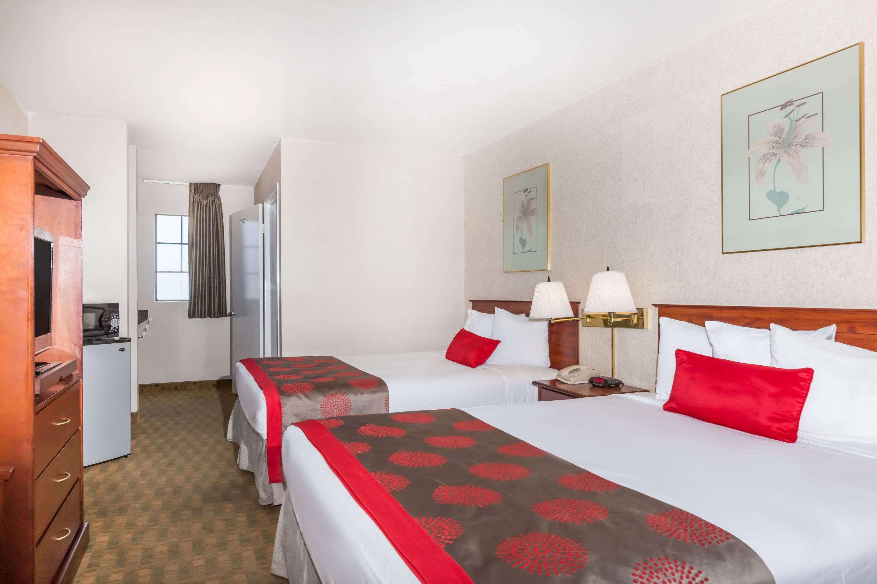 Ramada By Wyndham San Diego Poway Miramar Buitenkant foto