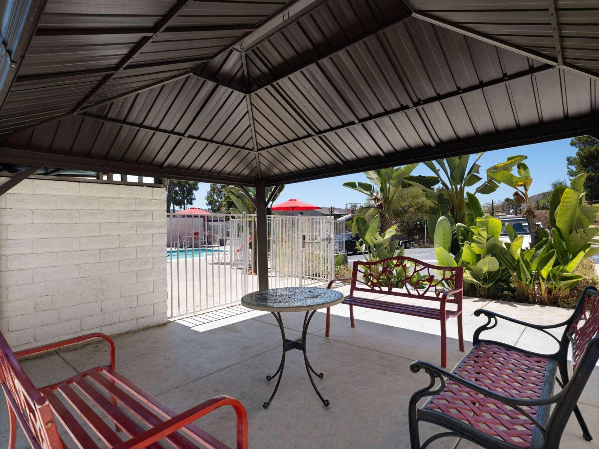 Ramada By Wyndham San Diego Poway Miramar Buitenkant foto