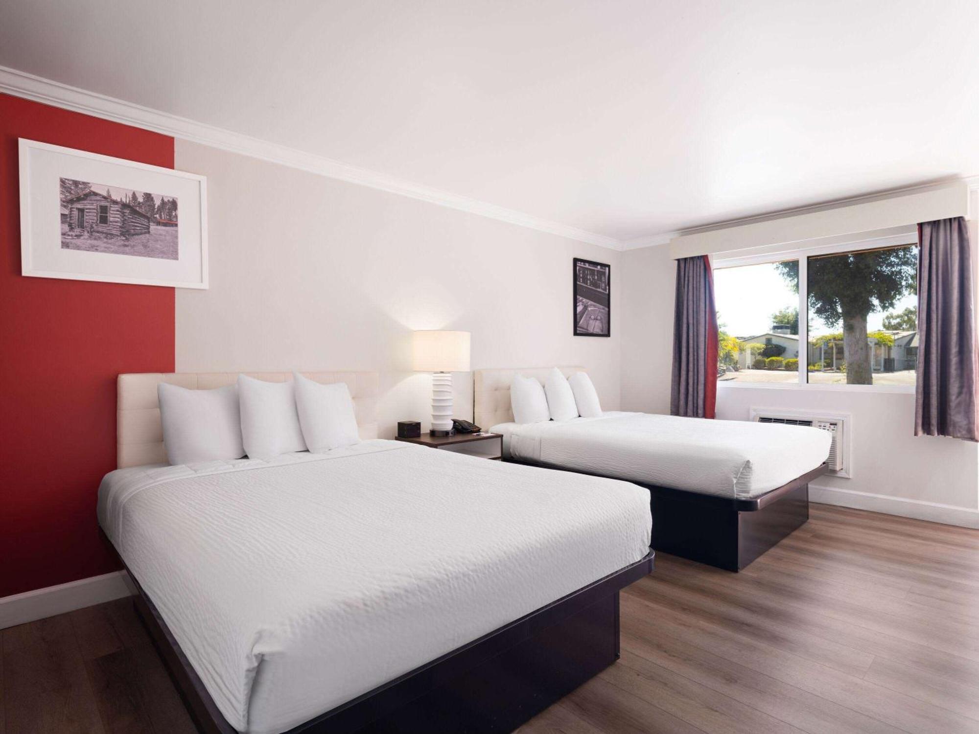 Ramada By Wyndham San Diego Poway Miramar Buitenkant foto