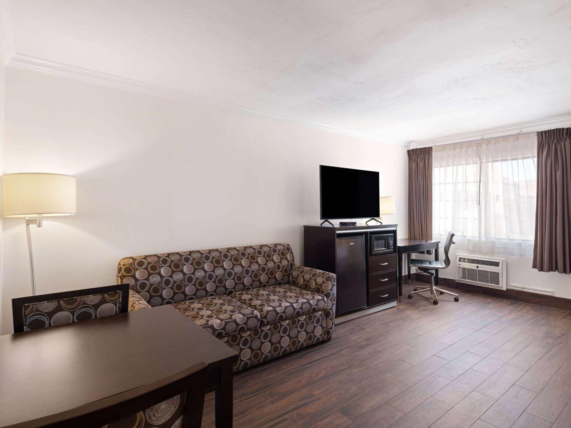 Ramada By Wyndham San Diego Poway Miramar Buitenkant foto