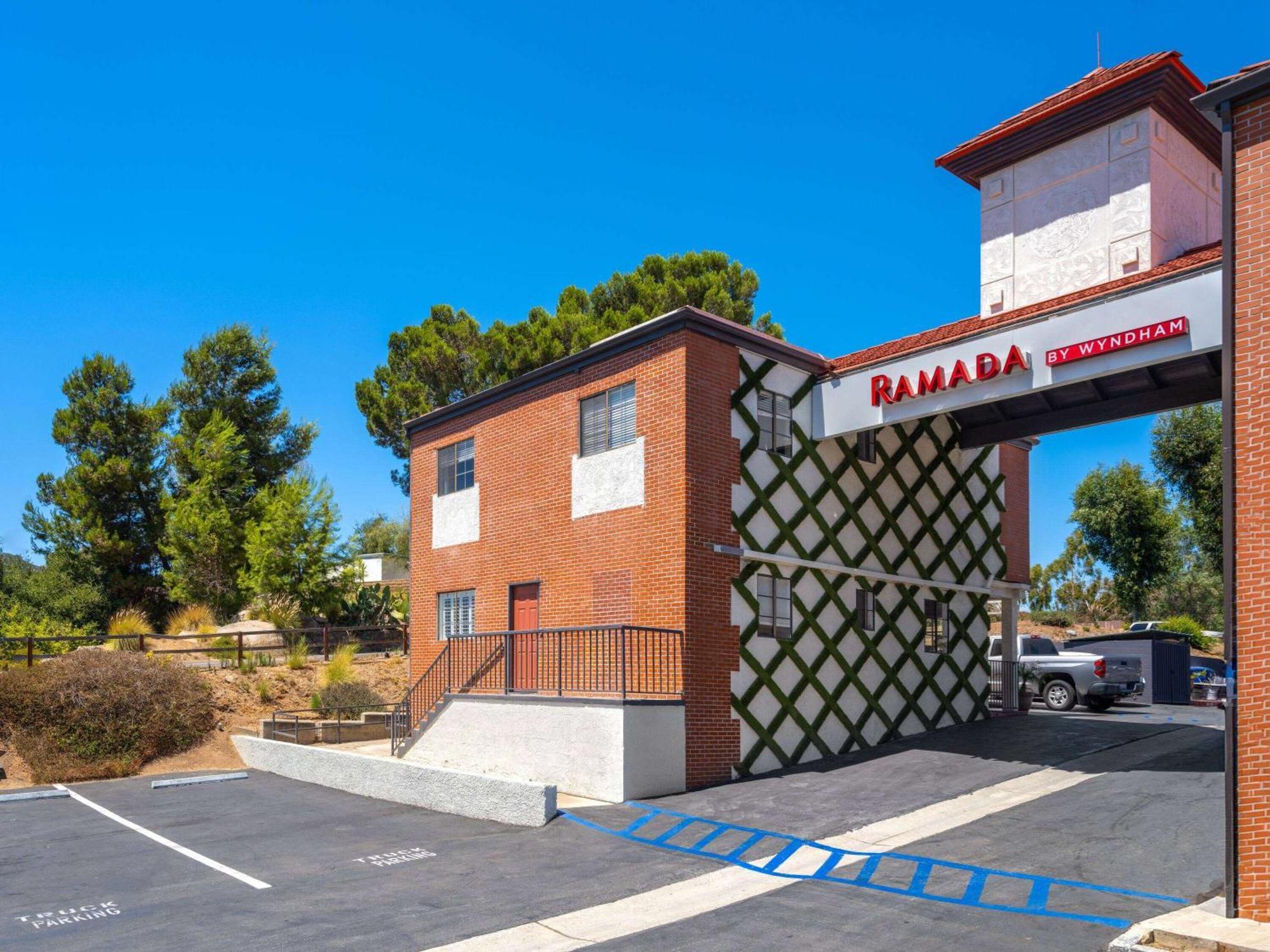 Ramada By Wyndham San Diego Poway Miramar Buitenkant foto