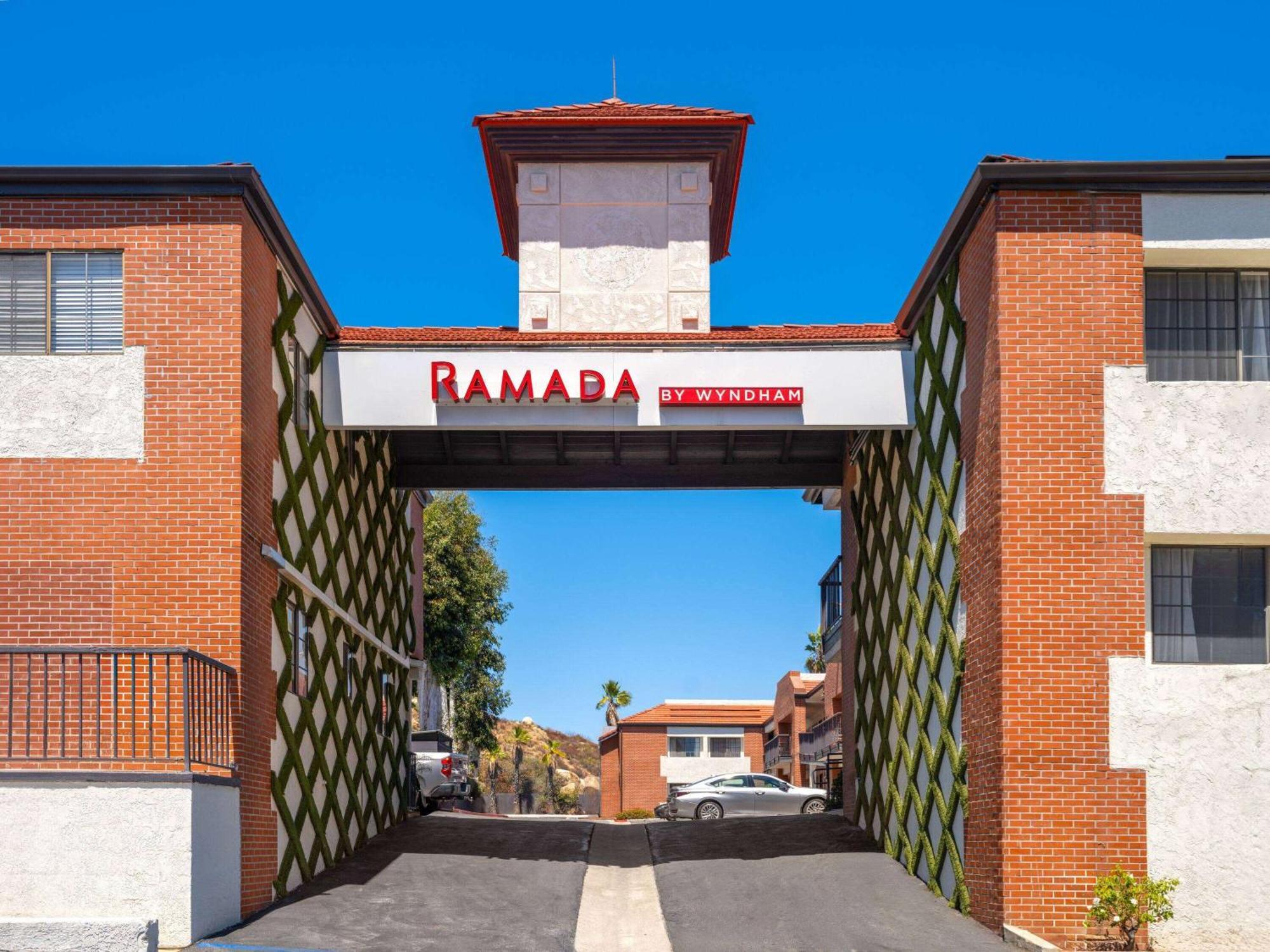 Ramada By Wyndham San Diego Poway Miramar Buitenkant foto