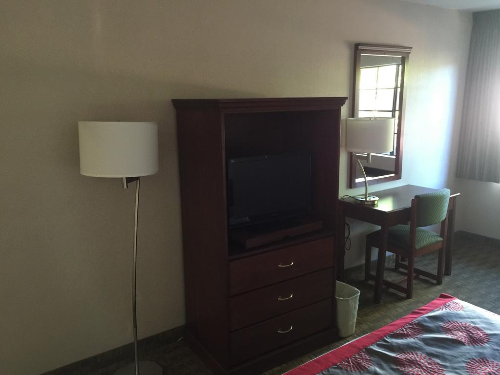 Ramada By Wyndham San Diego Poway Miramar Buitenkant foto